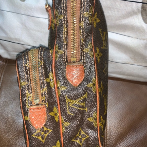 Louis Vuitton Amazon Crossbody - Picture 13 of 17